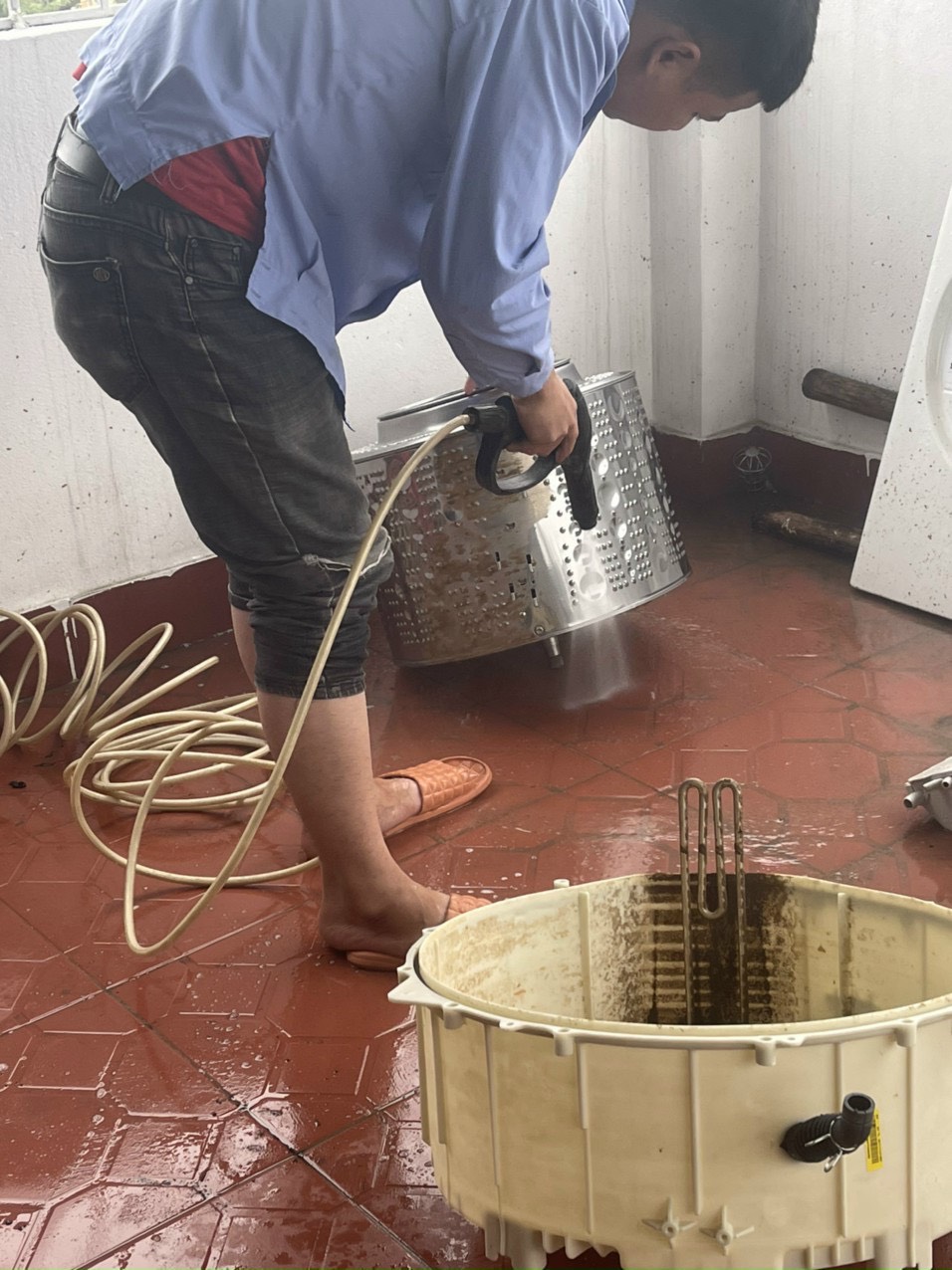 Việc vệ sinh máy giặt tại Thái Bình thường xuyên đảm bảo sức khỏe cho mọi thành viên trong gia đình